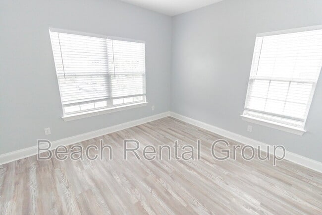 Building Photo - 1309 Painted Tree Ln