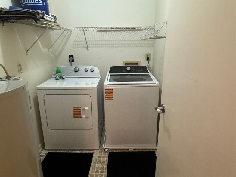 Building Photo - 2724 S 17th St