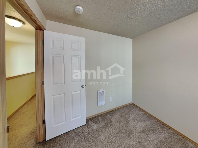 Building Photo - 467 Whitney Dr