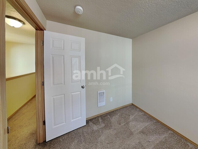 Building Photo - 467 Whitney Dr