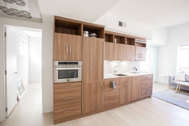 Building Photo - 2 Bed/2 Bath  Modern Condo in the Heart of Adams Morgan