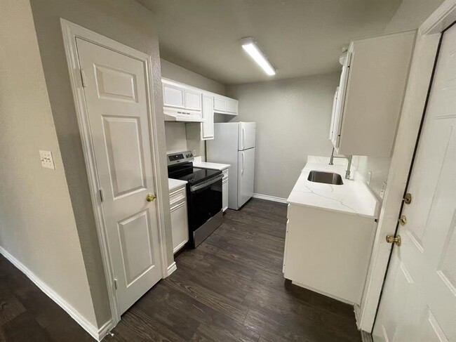 Building Photo - 13346 Water Oak Ln