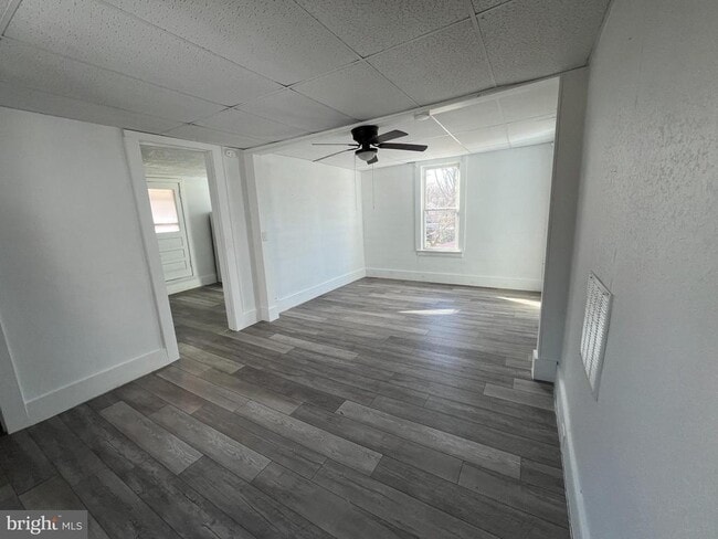 Building Photo - 762 Broad St