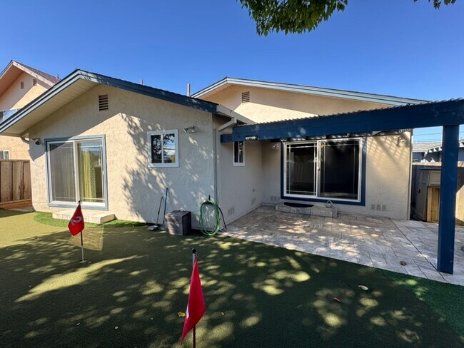 Building Photo - Beautifully Updated 3-Bedroom Home – First...