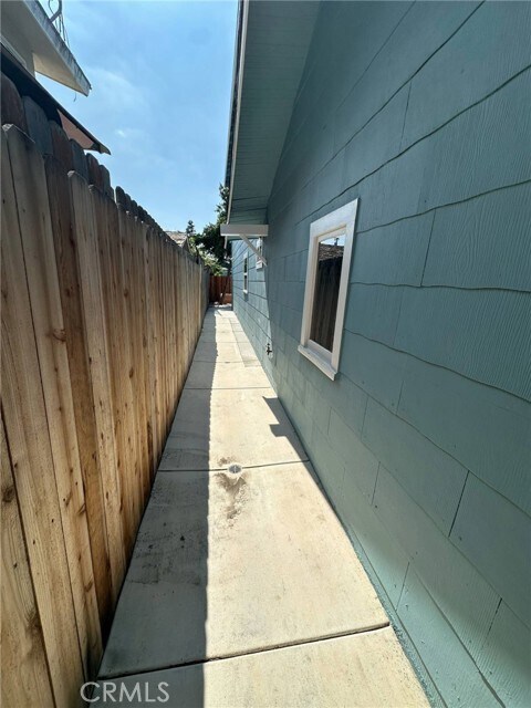 Building Photo - 565 Nebraska Ave