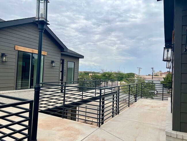 Building Photo - The Court At Overton