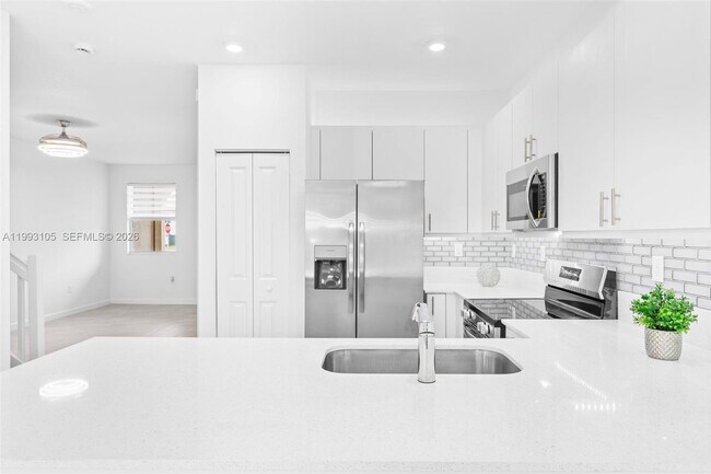 Building Photo - 2425 SE 28th Dr