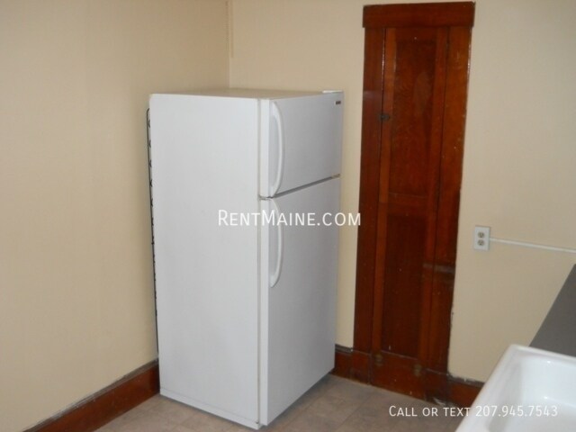 Building Photo - 591 Main St