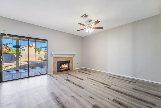 Building Photo - Stunning 4 bedroom home in Henderson with POOL!