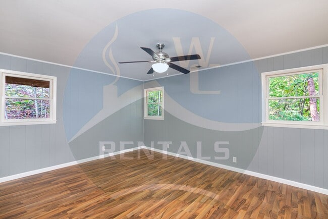 Building Photo - Beautifully remodeled 4 bedroom 2 bath hom...