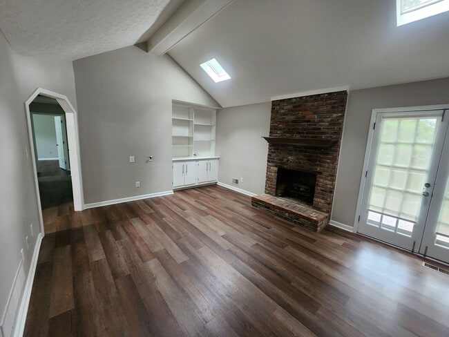 Building Photo - Renovated 3 bedroom 2 full bath home with attached garage and unfinished basement in J-town!