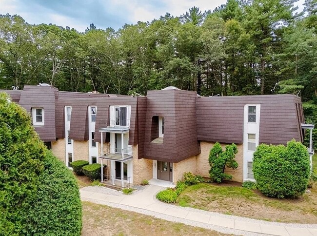 Primary Photo - 6 Shadowbrook Ln
