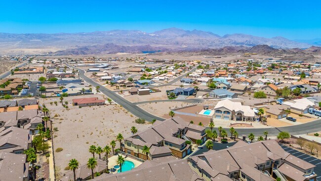 Building Photo - 3 BR + Bonus, Fully furnished, Includes Ut...