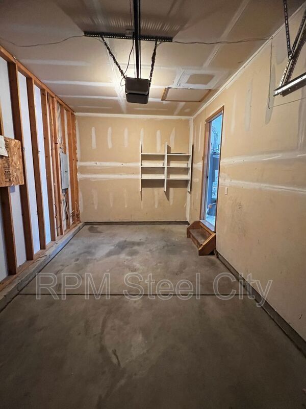 Building Photo - 4908 Prospect Dr