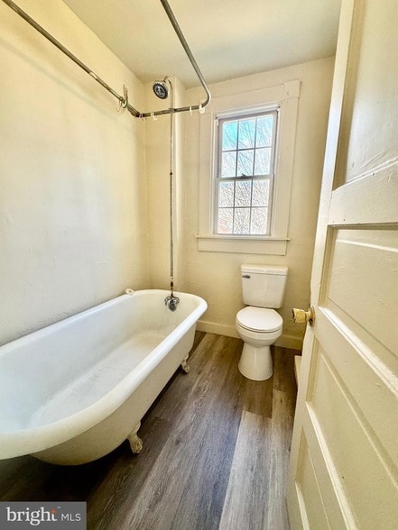 Building Photo - 210 Pear St