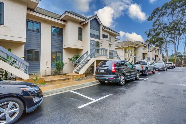 Building Photo - Welcome to this beautiful 1,042 sq. ft. condo offering modern comfort in a prime location!