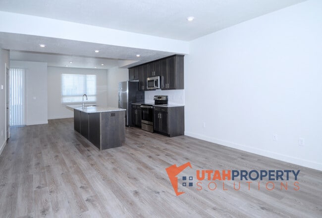 Building Photo - 1026 W 430 S