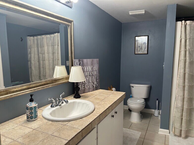 Center Bath View - 122 Tucker Dr