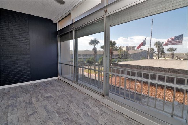 Building Photo - 4600 Ocean Dr