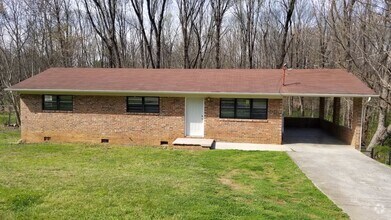 Building Photo - Recently Renovated, Clean with Fenced Yard