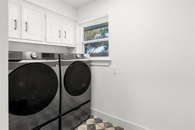 Building Photo - 1513 Carriage Ln