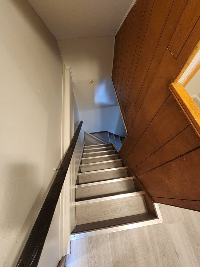 Building Photo - Charming 3-Bedroom Property in Prime Location