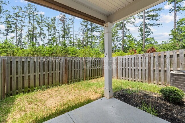 Building Photo - 301 Sumac Trail