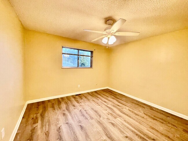 Building Photo - 5731 W 92nd Ave