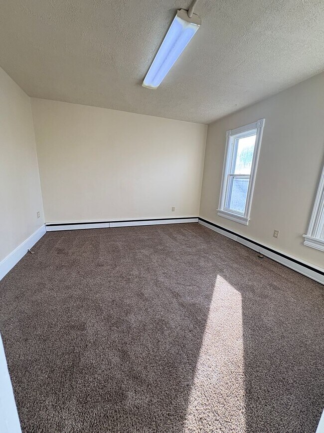 Building Photo - 812 Monroe St