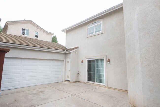 Building Photo - 511 Stork St