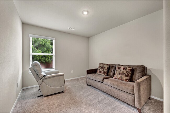 Building Photo - 103 W Gillian Ave