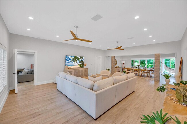 Building Photo - 1606 NE 18th Ave