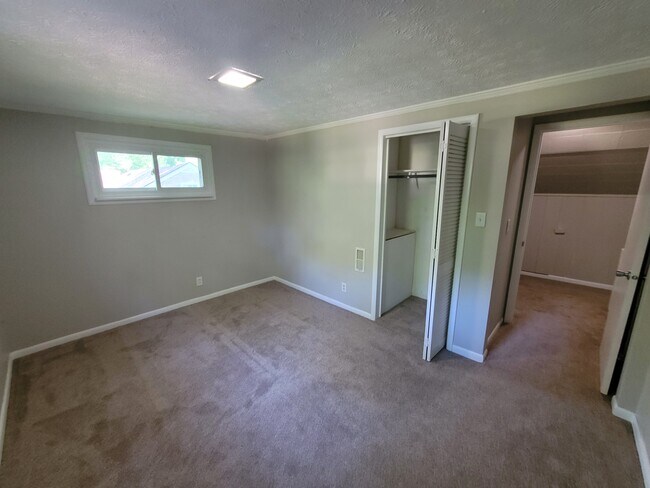 Building Photo - 6242 Evanston Ave