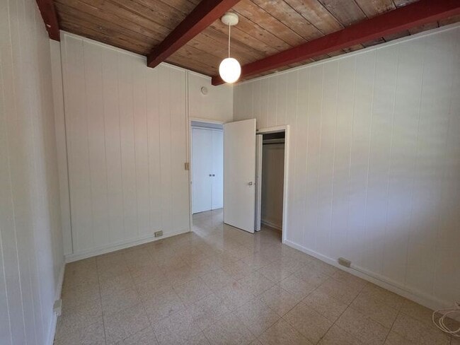 Building Photo - Momilani: 3 bedroom 1.5 bath duplex house w/ 2 car Tandem parking