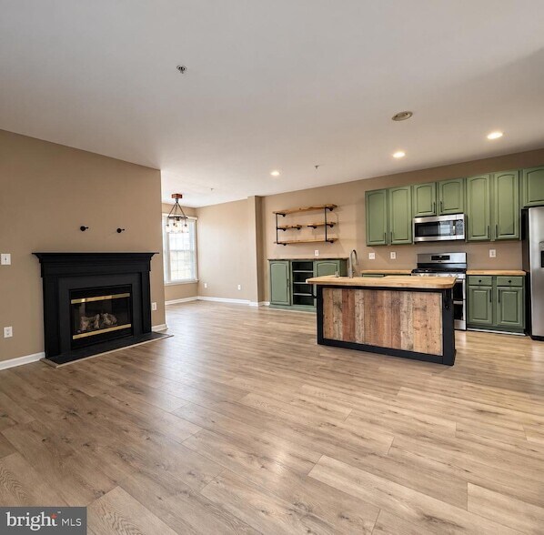 Building Photo - 2467 Cheyenne Dr