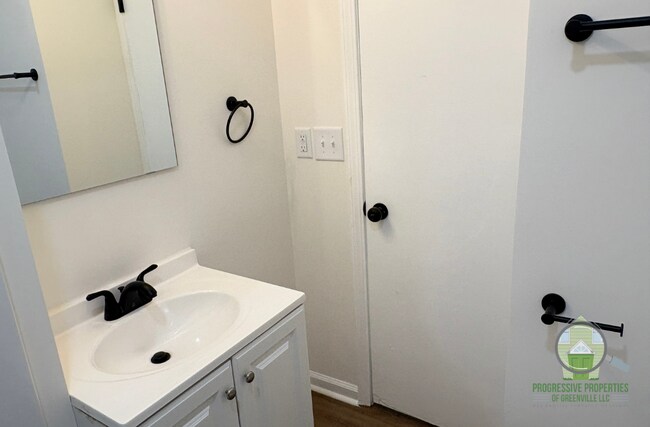 Building Photo - 2610 State Park Rd