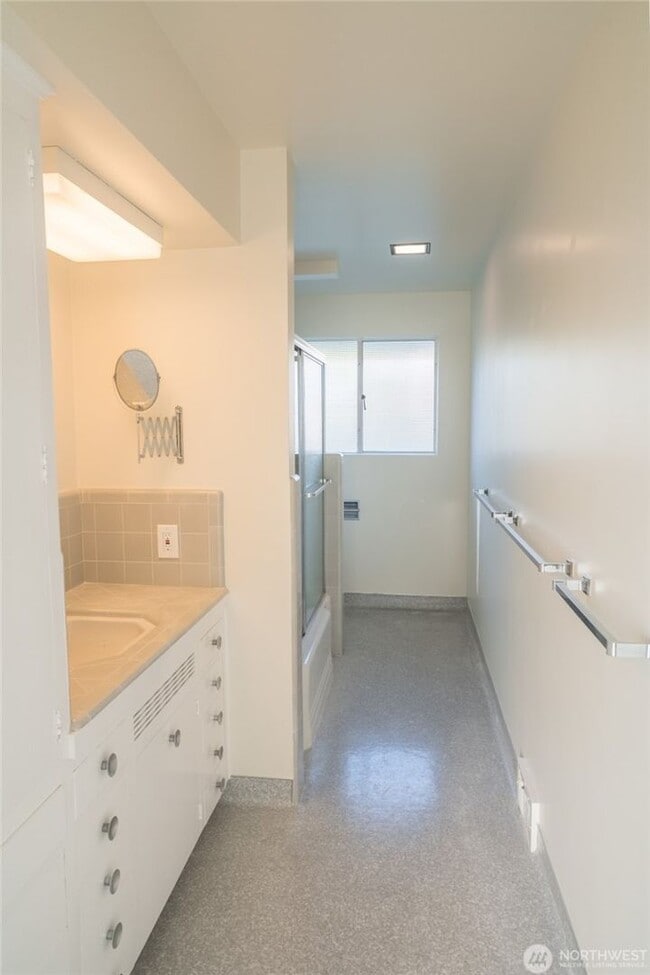 Building Photo - 3bd/1.75ba Bellevue Home