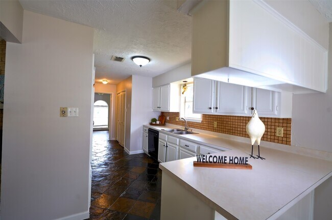 Building Photo - 11203 Verlaine Dr