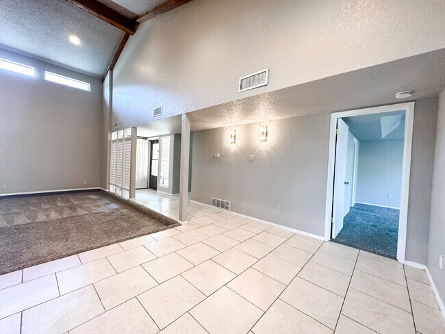 Building Photo - Newly Updated 2 Story Duplex