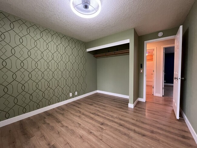 Building Photo - Beautifully Maintained Single-Level 3 Bedroom Home in North Plains Featuring Flexible Living Spac...