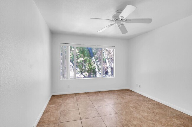 Building Photo - Condo with 2 Beds/2 Baths in Las Vegas near UNLV & McCarran Airport