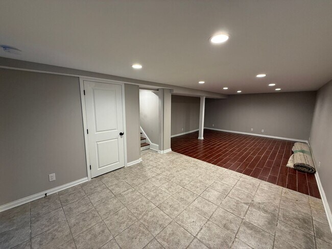 Building Photo - REMODELED 4-BEDROOM HOME W/FENCED YARD