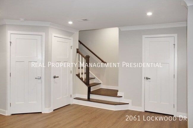 Building Photo - 2061 Lockwood Dr