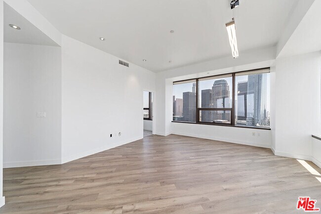 Building Photo - 1100 Wilshire Blvd