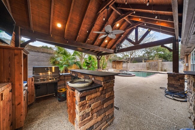 Building Photo - 2602 Cloverfield Ct