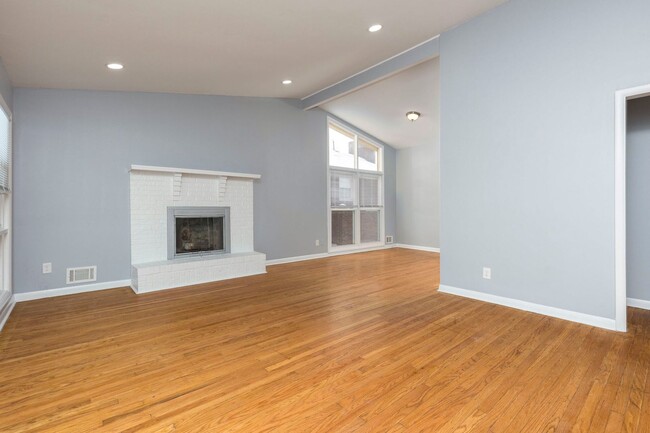 Building Photo - 3704 Greenwich Rd