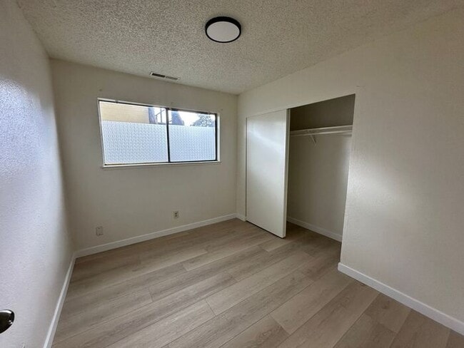 Building Photo - MOVE IN SPECIAL!! DEPOSIT MOVES YOU IN!!!