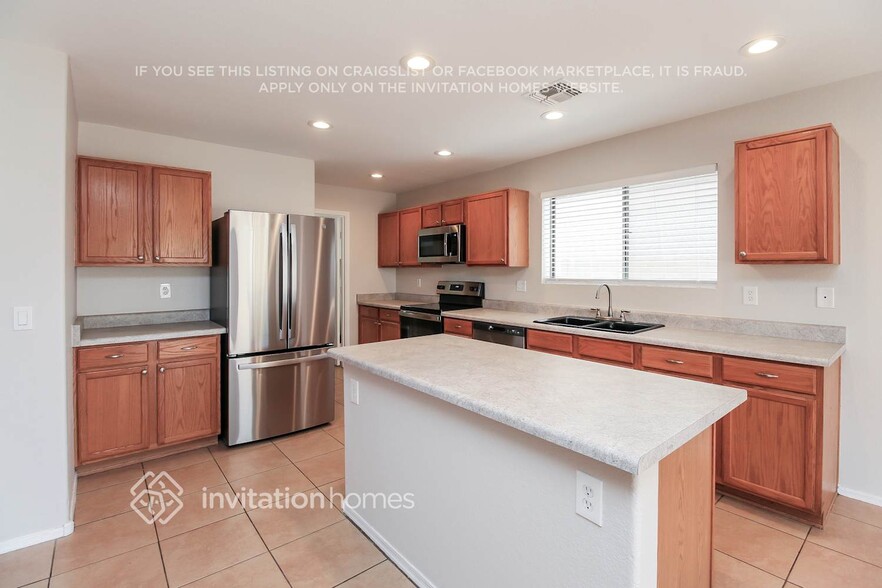 Building Photo - 2936 S Sierra Heights
