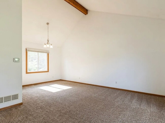 Building Photo - 664 Regent Dr