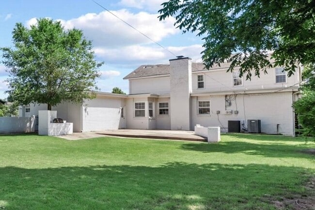 Building Photo - A modern revival of classic architecture, this Nichols Hills residence has been meticulously rebu...